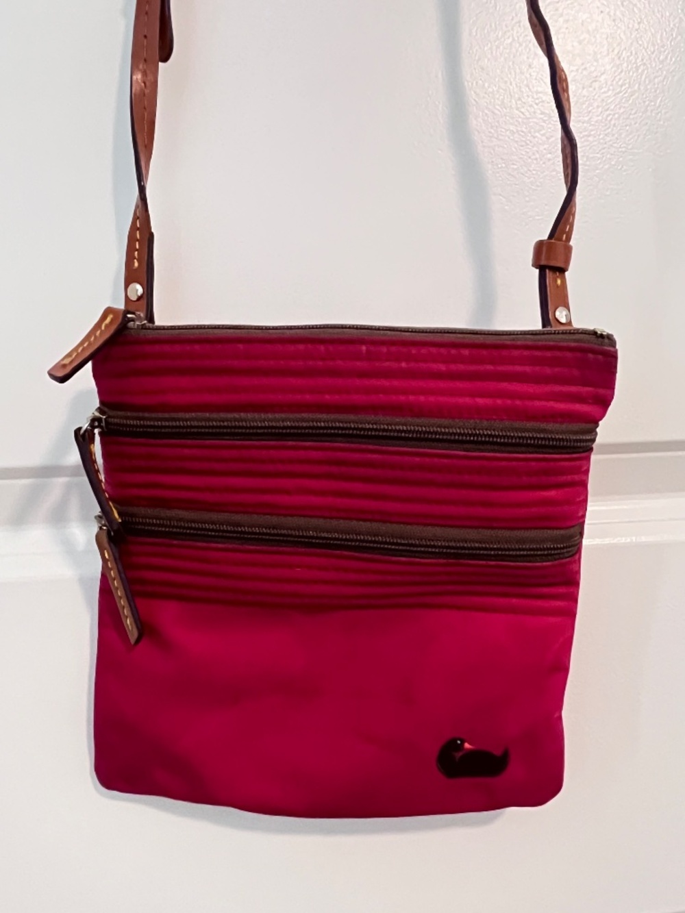 Red Dooney & Bourke nylon triple zip purse - Picture 3 of 6